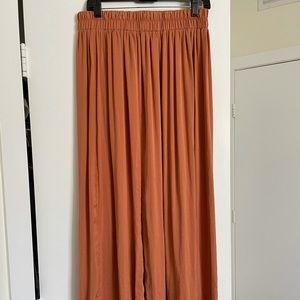 Maxi skirt with open slit